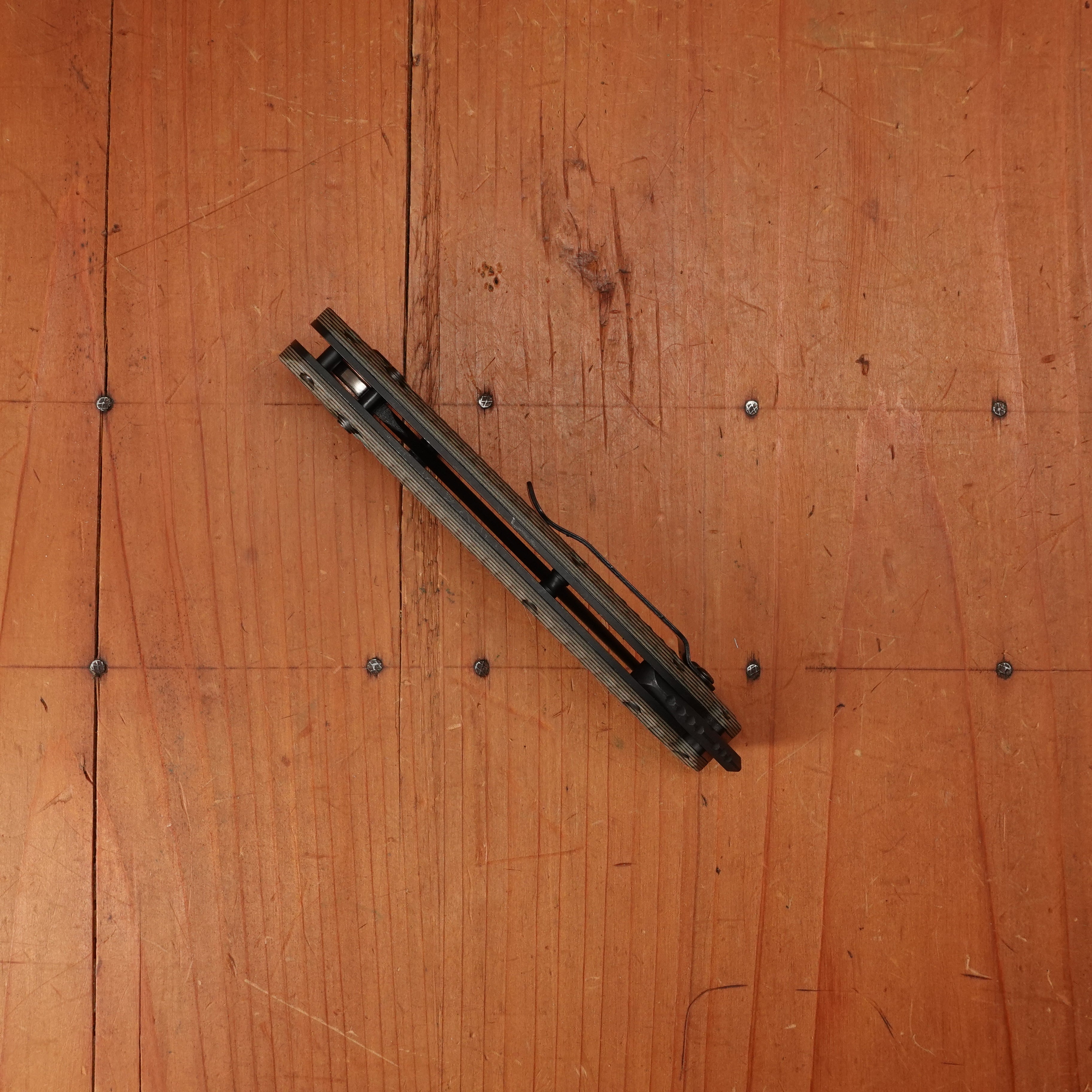 BM 865BK-01 Mini Bedlam Scimitar CPM-S90V AXIS Lock Black/Coyote/OD Handle