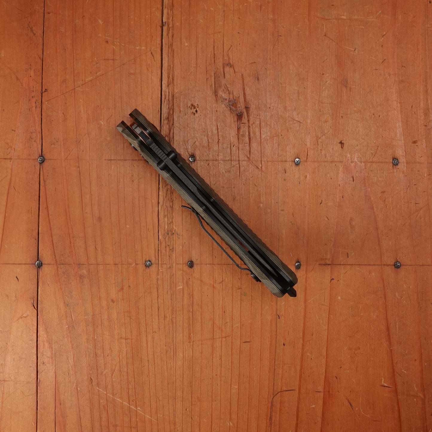 BM 865BK-01 Mini Bedlam Scimitar CPM-S90V AXIS Lock Black/Coyote/OD Handle