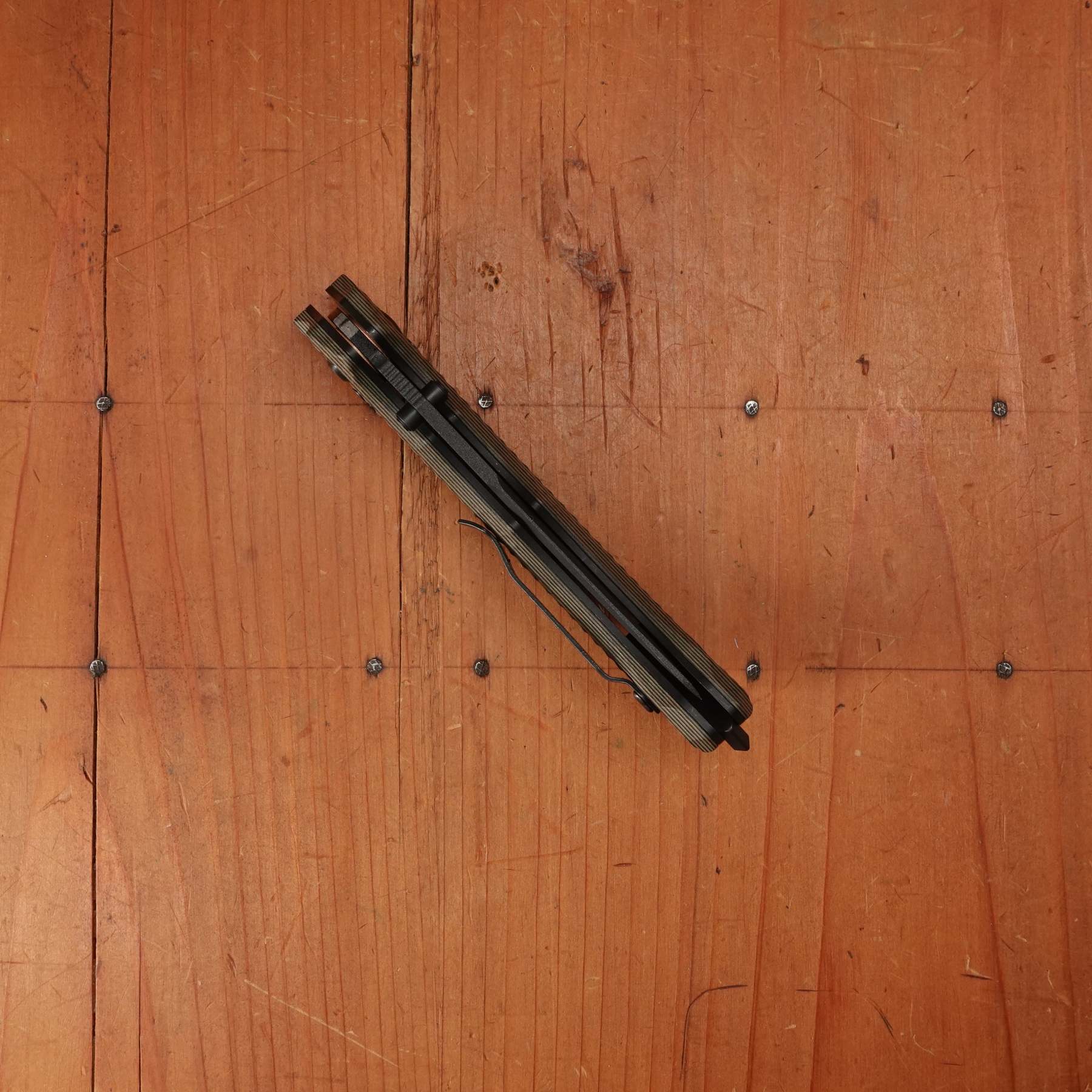 BM 865BK-01 Mini Bedlam Scimitar CPM-S90V AXIS Lock Black/Coyote/OD Handle