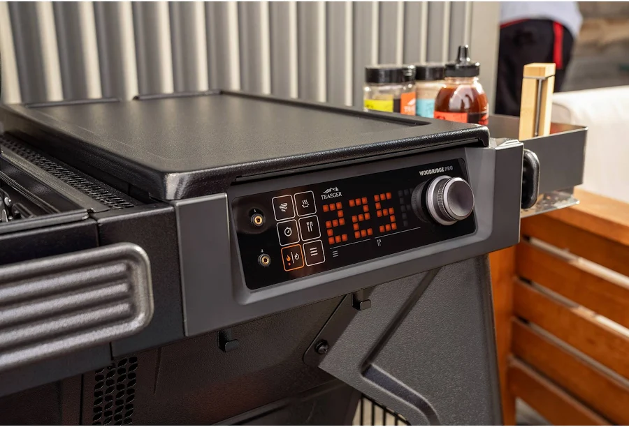 Traethtger Grills - Woodridge Pro Pellet Grill