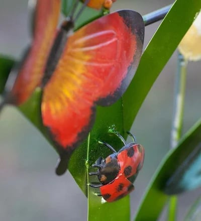 🌈Colorful Metal 3-Panel Butterfly and Flower Garden Screen