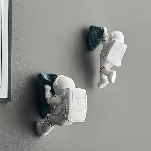 Astronauts Wall Sculpture Figurines Set of 2 for Home Decor, Astronaut Wall Decoration Outer Space Man Wall Decor Background 3D Wall Decor for Living Room Bedroom Boys Kids Room