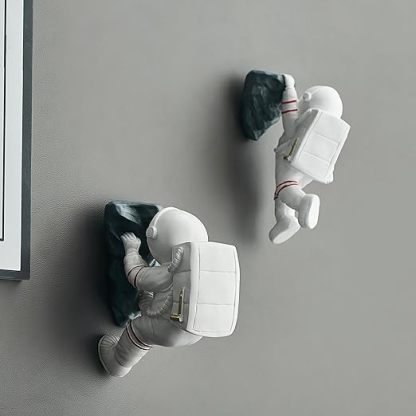 Astronauts Wall Sculpture Figurines Set of 2 for Home Decor, Astronaut Wall Decoration Outer Space Man Wall Decor Background 3D Wall Decor for Living Room Bedroom Boys Kids Room