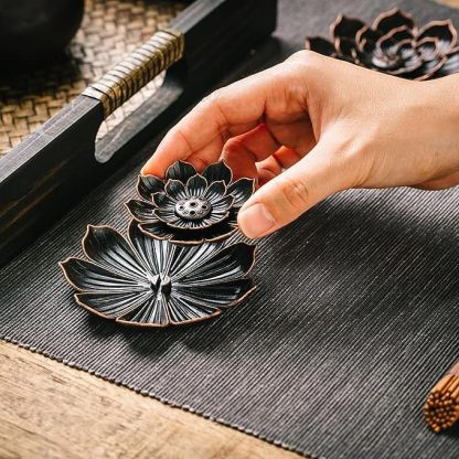 Qingquyy Incense Burner, Incense Holder for Sticks, Brass Lotus Incense Stick Holder and Detachable Ash Cather