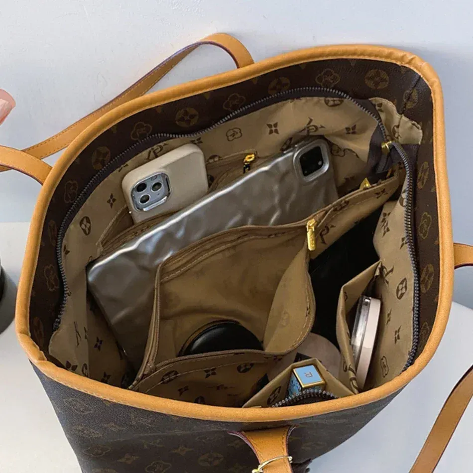 Genuine Leather Handbag for Women, Luxury Branded Crossbody Bag, Fashionable and Versatile, Scarf Decor