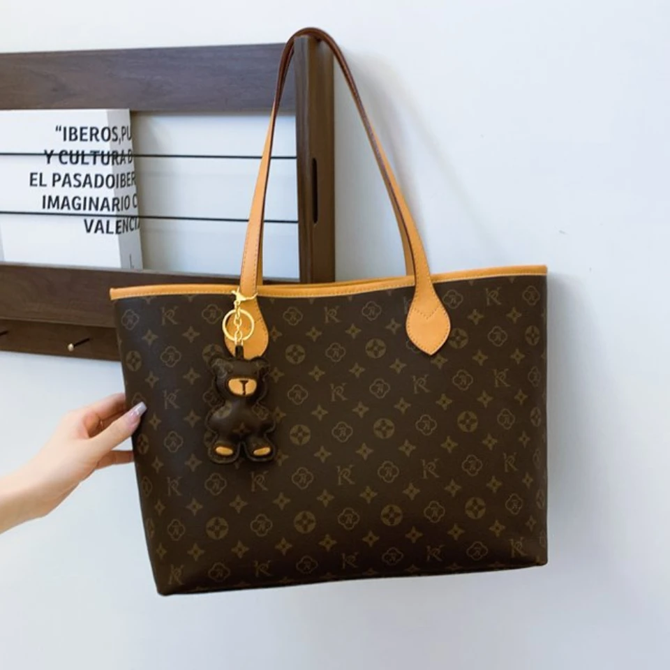 Genuine Leather Handbag for Women, Luxury Branded Crossbody Bag, Fashionable and Versatile, Scarf Decor