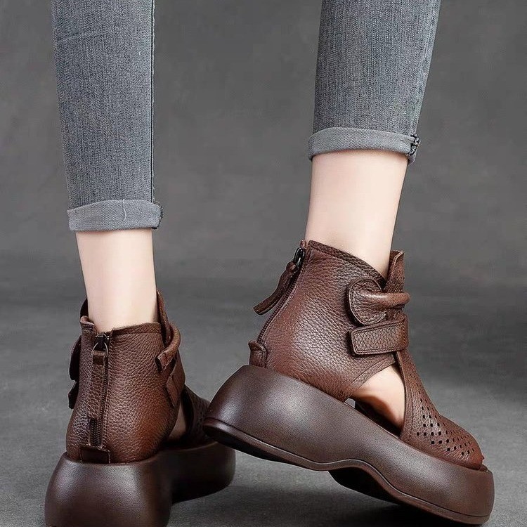 Sapatos ortopédicos de couro com sola macia e velcro