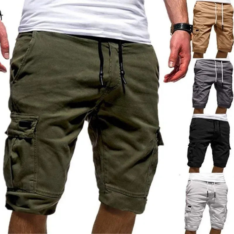 Pantaloncini larghi con grandi tasche alla moda maschile