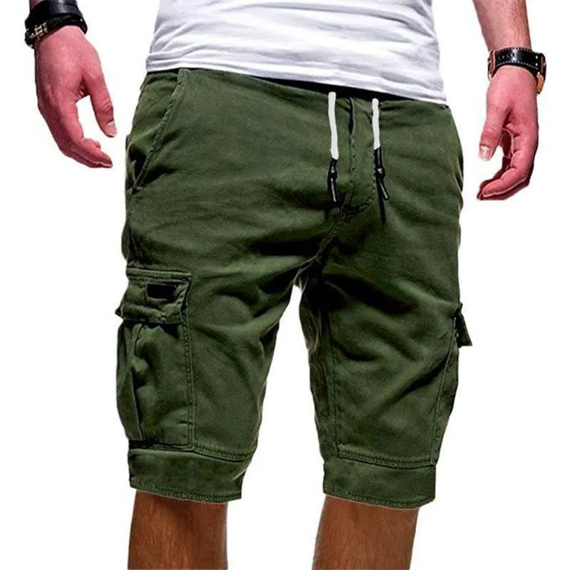 Pantaloncini larghi con grandi tasche alla moda maschile