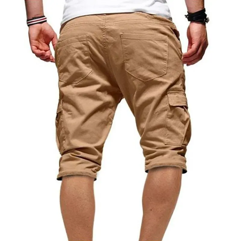 Pantaloncini larghi con grandi tasche alla moda maschile