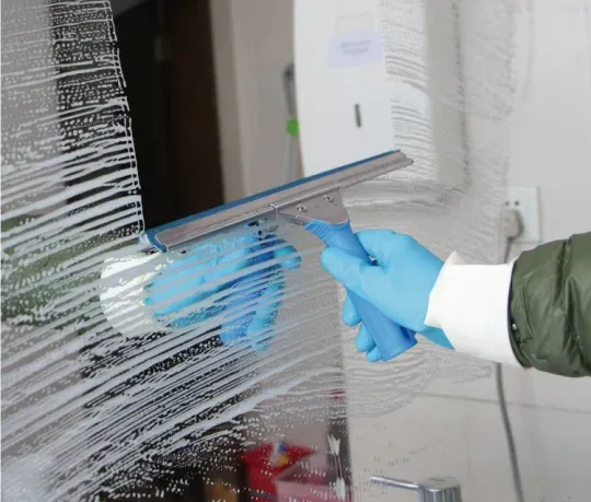 Raschietto per vetro telescopico in acciaio inossidabile Cleaning Artifact™