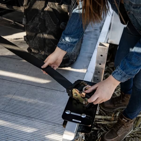 🔥 Cinghia a cricchetto retrattile per auto con kit di supporto per binario