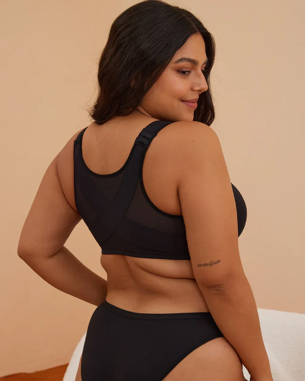 Reggiseno posturale con scollo a V profondo