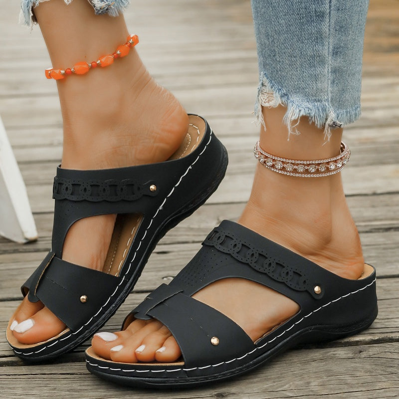 👟【EU36-43】 Damskie letnie sandały na platformie ze stylowym wycięciem na platformie