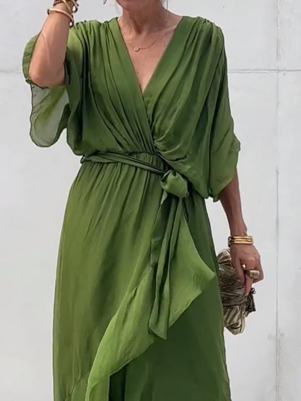Elegante e raffinato abito in chiffon con scollo a V