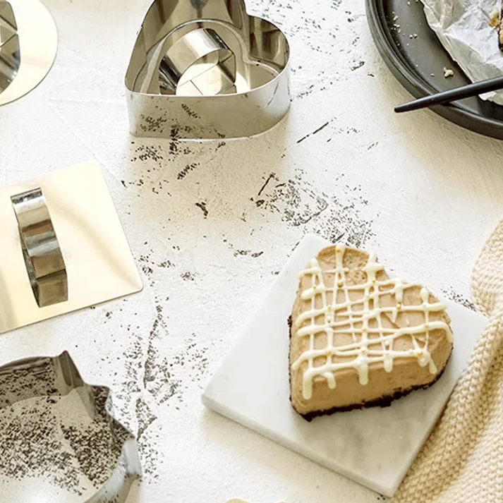 🎁【Regalo creativo】Stampi per cottura in acciaio inossidabile di varie forme