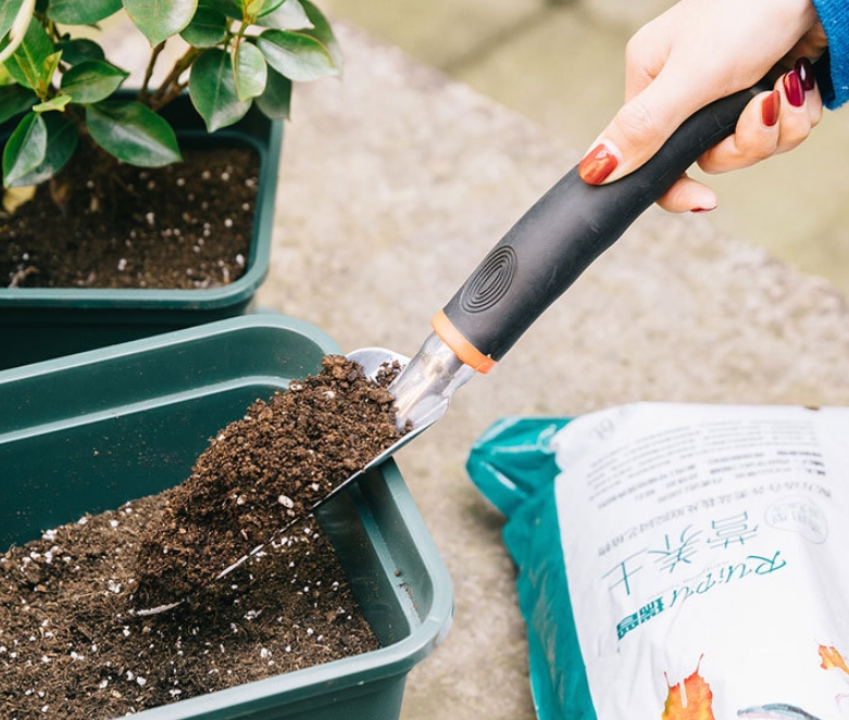 3-delt hageredskapssett - murerskje, jordfreser og kultivator for hagearbeid