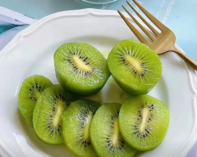 1000+Kiwi Fruit Seeds | High Germination Rate | Easy Home Growing | Sweet & Juicy Fruit
