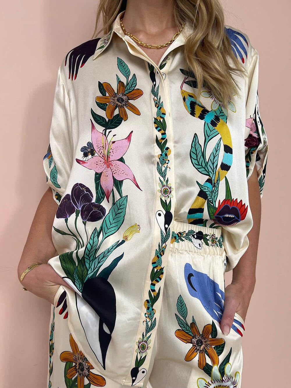 2024 New Fashion Modern Sophisticated Feel Satin Unique Print Button Down Oversized Blouse