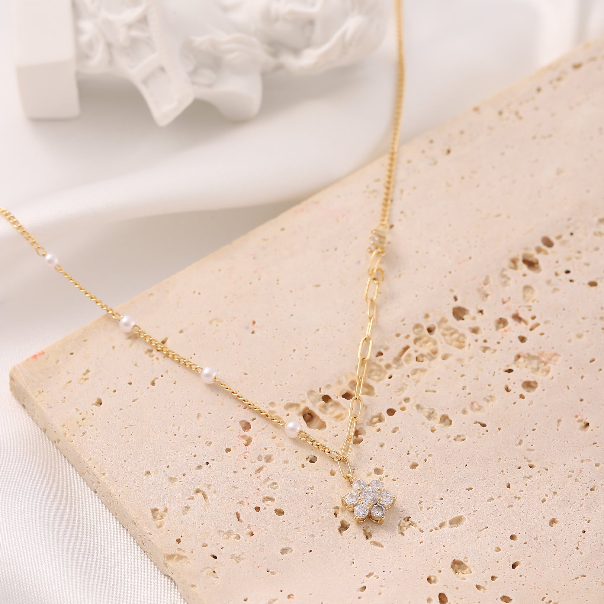   Imitation Pearl Flower Pendant Necklace-A Loves Gift