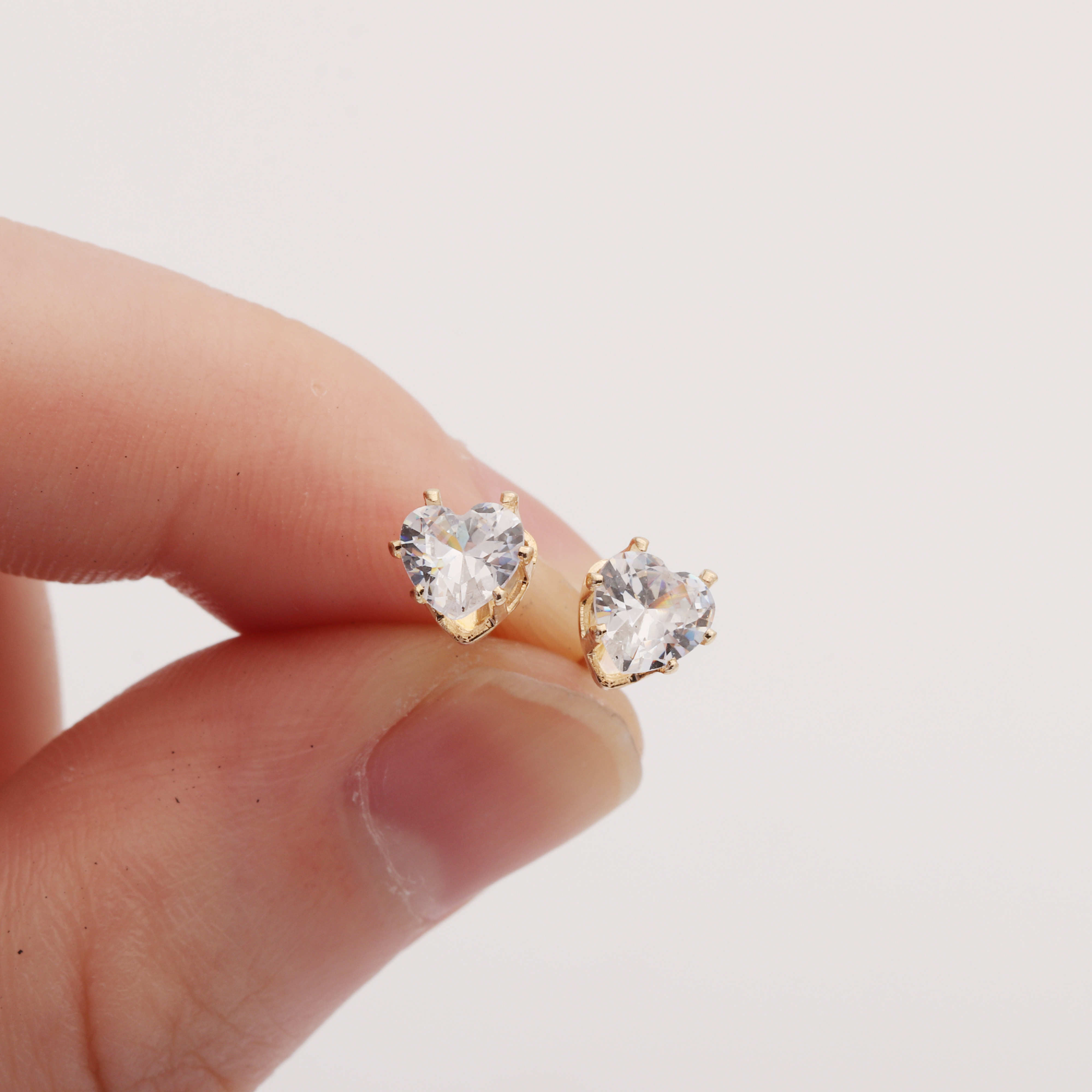 UFOORO White Diamond Earrings for Women 925 Silver Stud 1 Carat Simulated Diamond Wedding Gift Sparkly