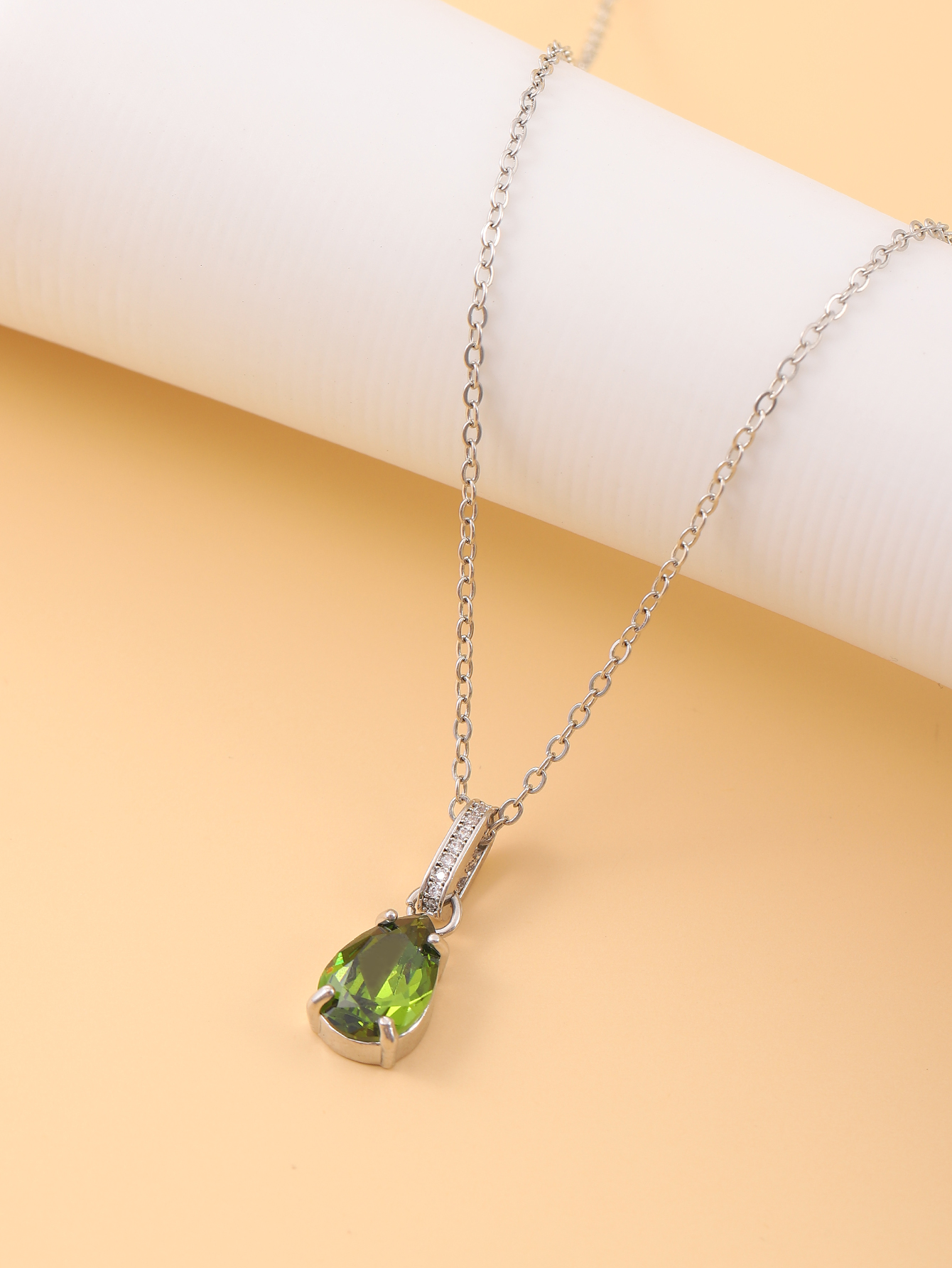 Hainon Green Drop Stone Pendnat Necklace for Women