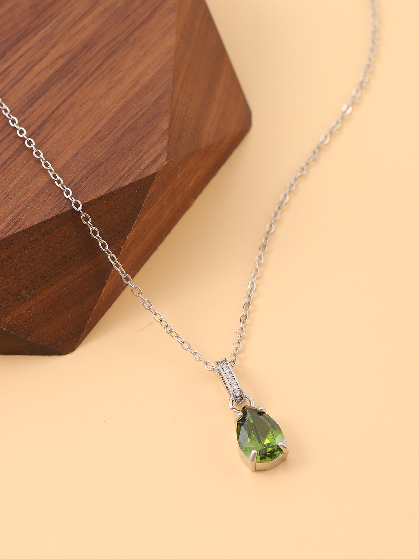 Hainon Green Drop Stone Pendnat Necklace for Women