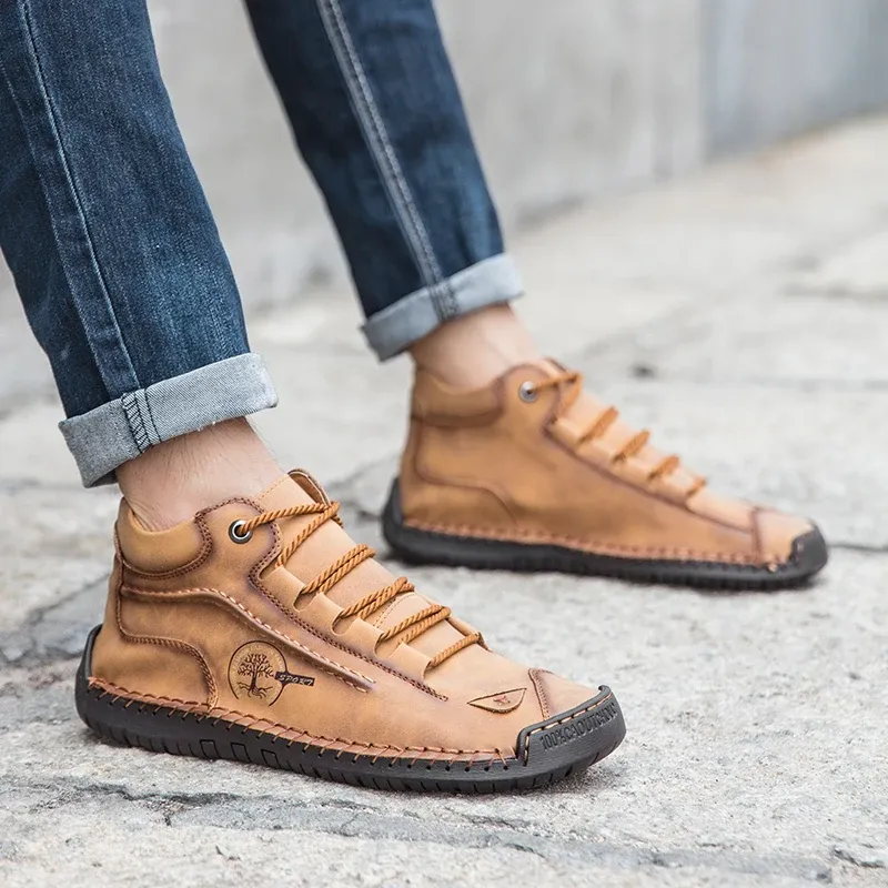 Men's Retro Hand-Stitched Pigskin Boots – Wide Toe, Breathable, Non-Slip, Arch Support, Memory Foam Insole, Lightweight & Comfortable for Walking & Driving