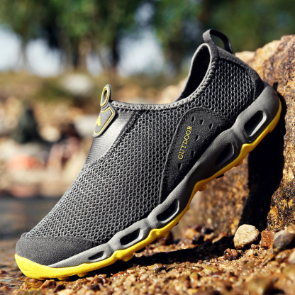 Men’s Lightweight Slip-On Barefoot Water Shoes – Breathable Mesh, Quick-Dry, Anti-Slip for Hiking & Outdoors