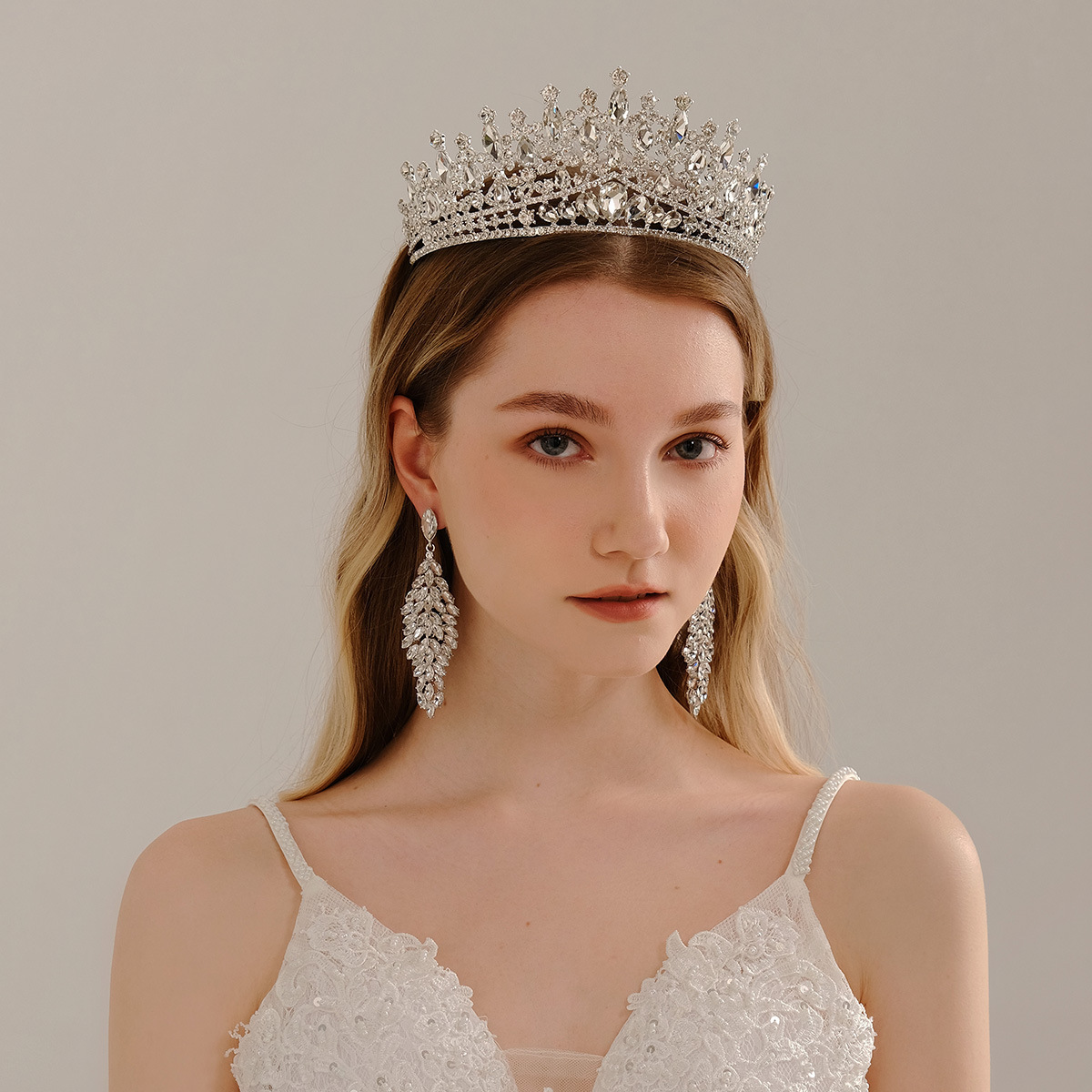 Alloy Rhinestone Crown Wedding Dress Headdress