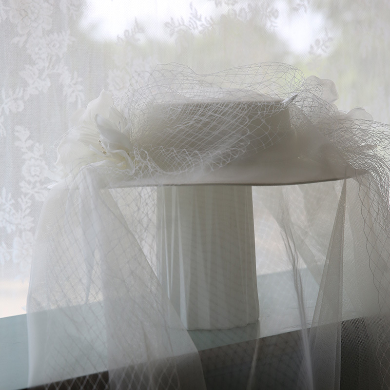 Elegant White Satin Mesh Flowers Top Hat