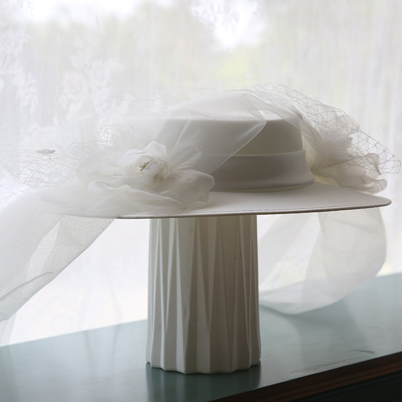 Elegant White Satin Mesh Flowers Top Hat