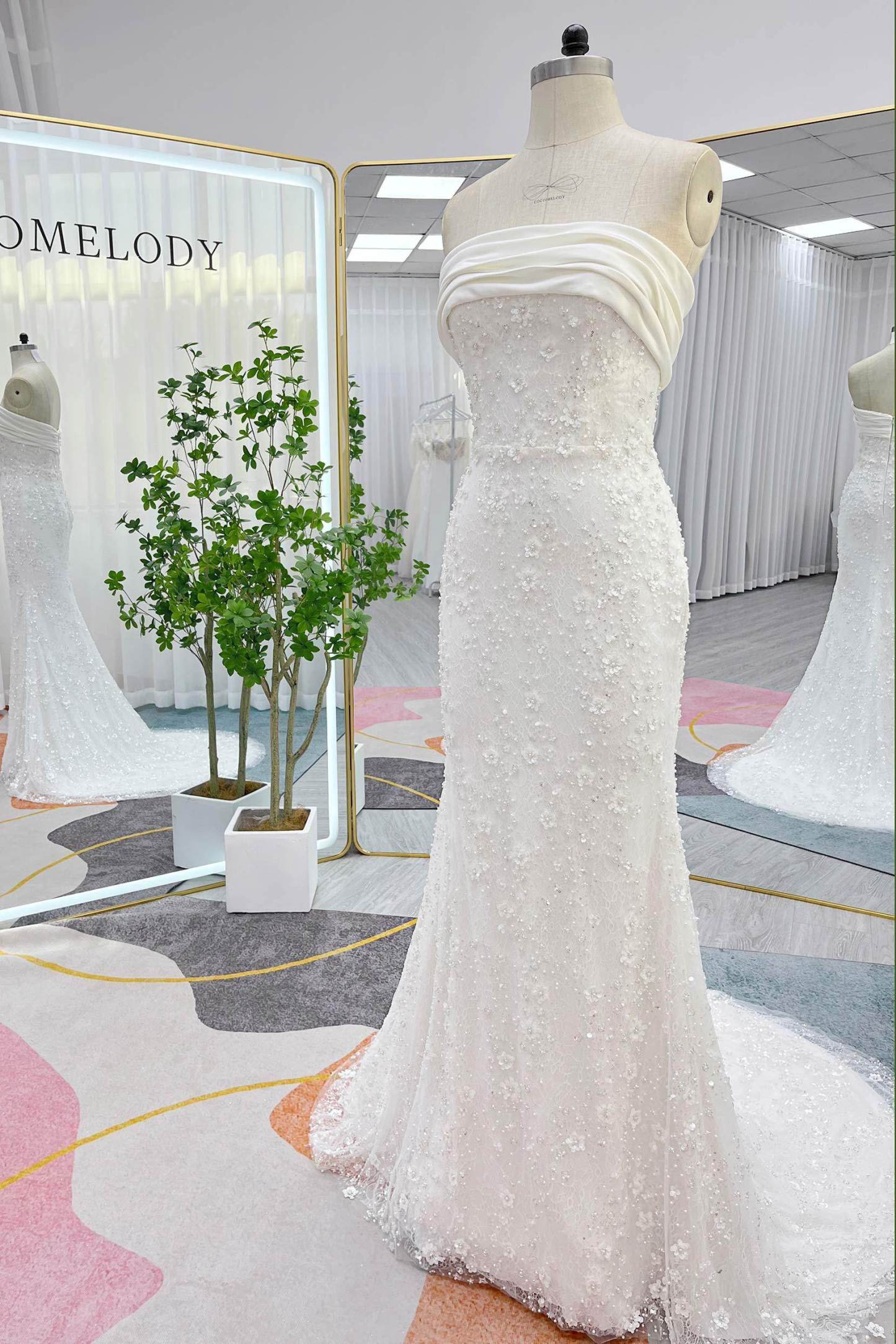 Trumpet-Mermaid Court Train Lace Satin Wedding Dress VBCW3280