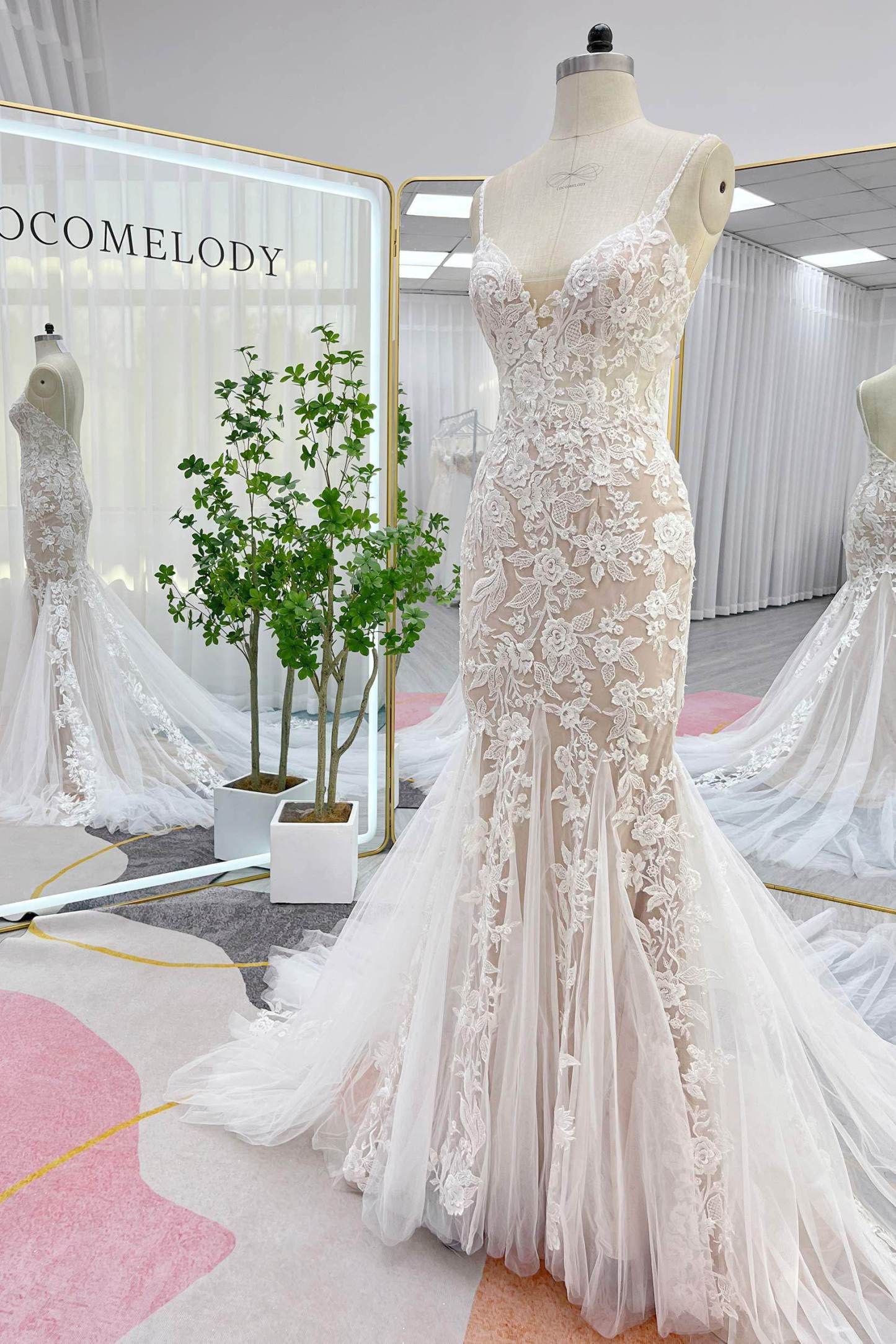 Trumpet-Mermaid Chapel Train Lace Tulle Wedding Dress VBCW3276