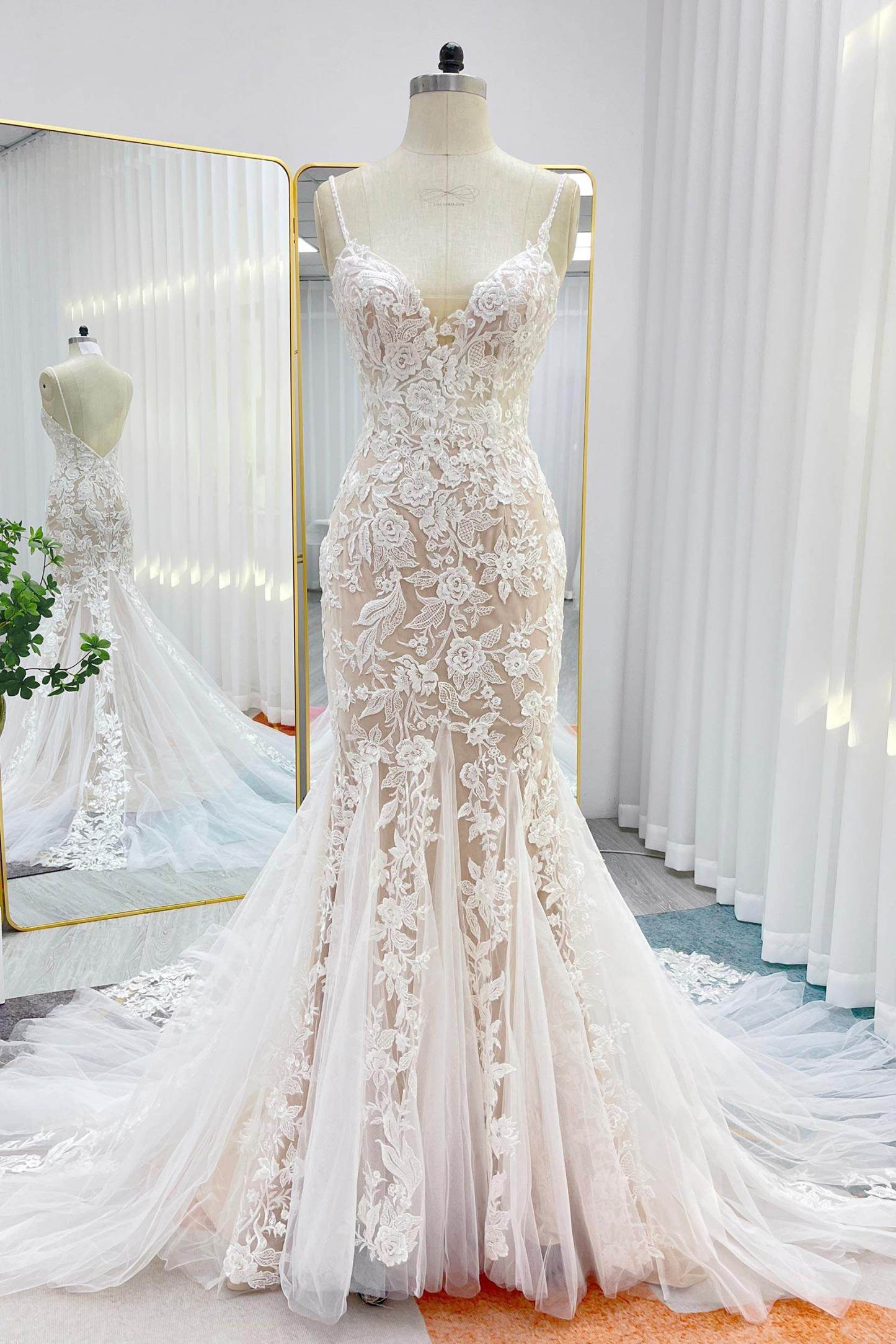 Trumpet-Mermaid Chapel Train Lace Tulle Wedding Dress VBCW3276