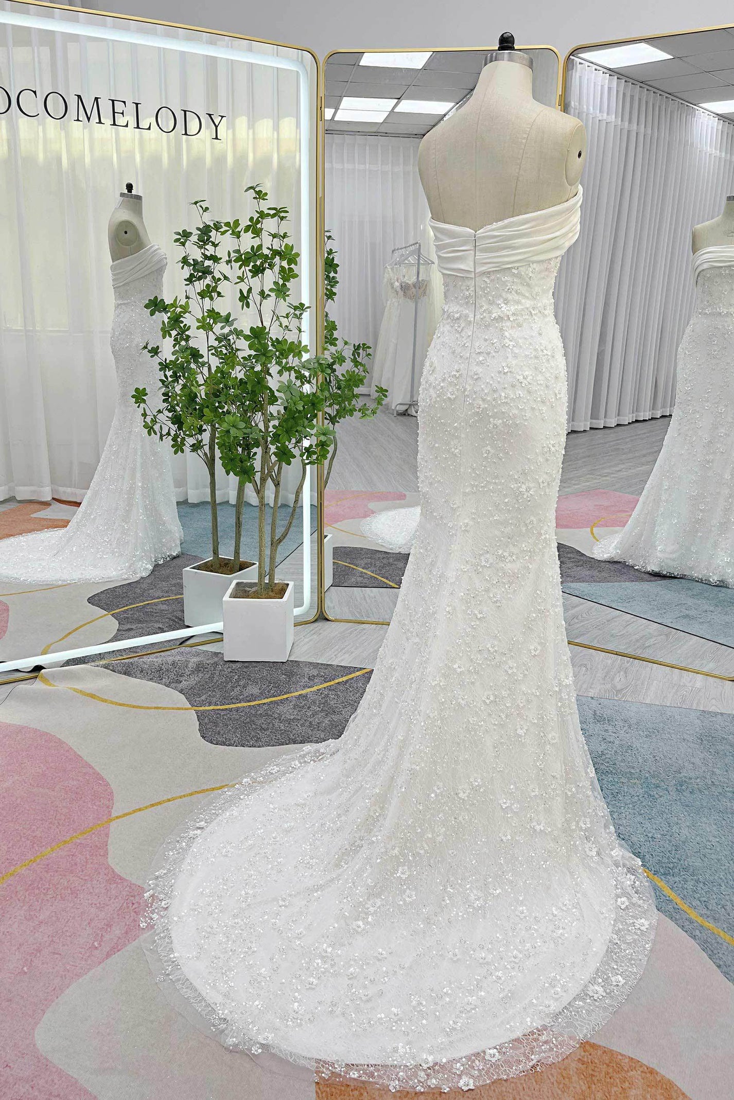 Trumpet-Mermaid Court Train Lace Satin Wedding Dress VBCW3280
