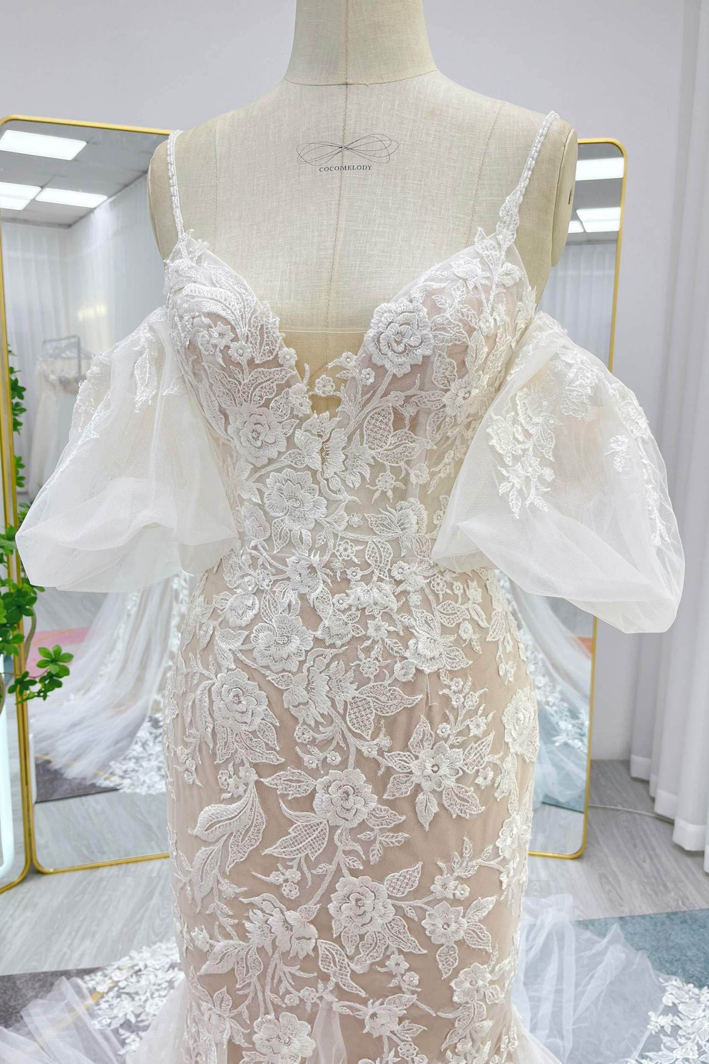 Trumpet-Mermaid Chapel Train Lace Tulle Wedding Dress VBCW3276