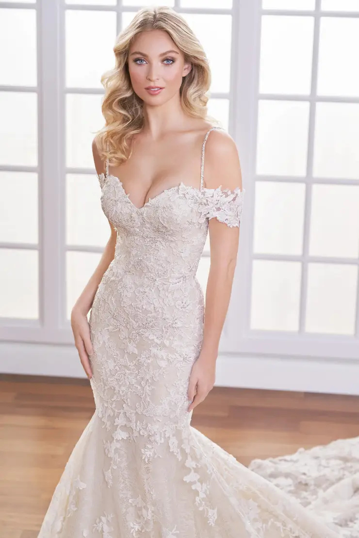 MARTIN THORNBURG 122247 Sensuality Fit and Flare Sweetheart Tulle Wedding Dress