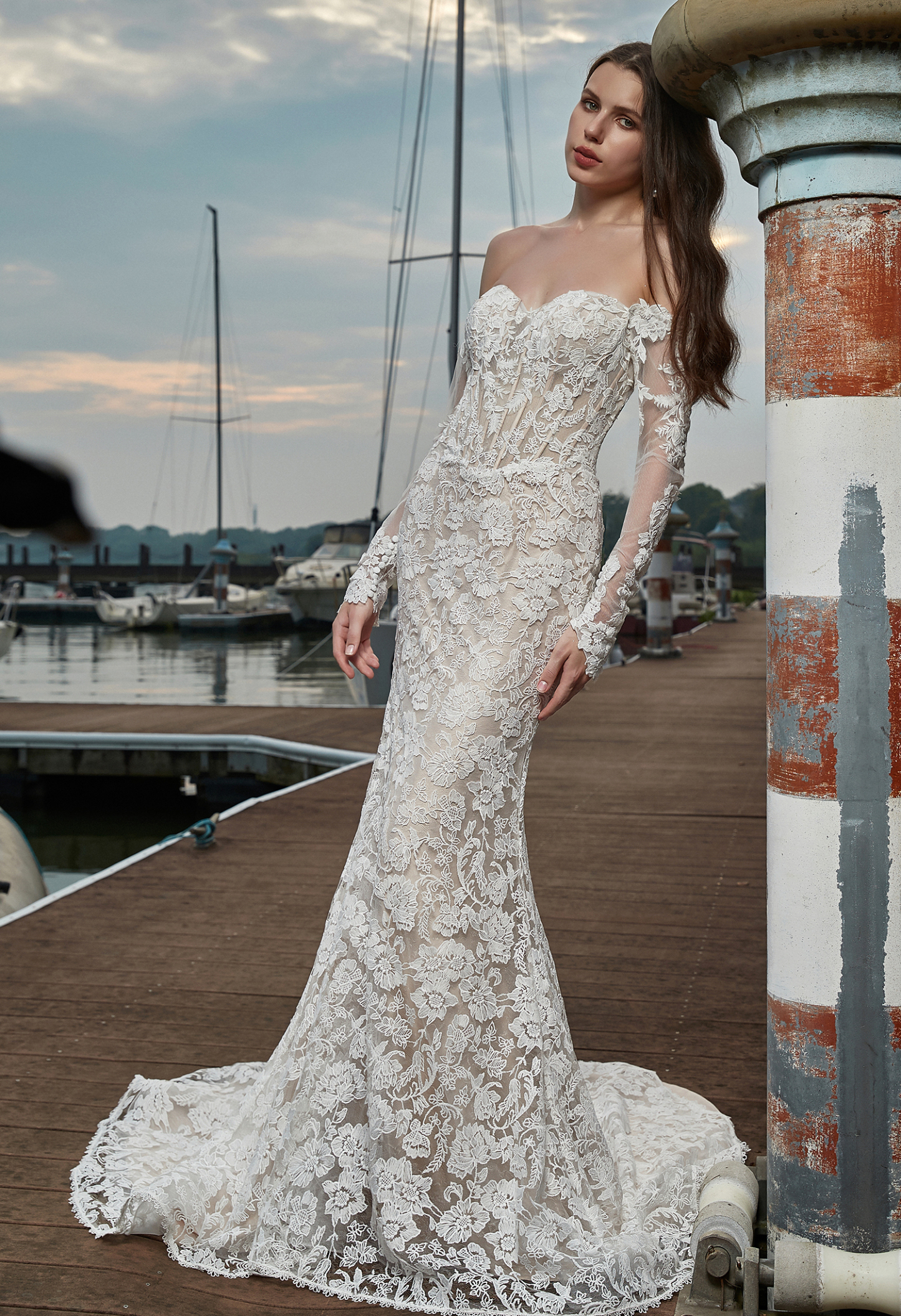 Lace Sweetheart Long Sleeves Mermaid And Hollow Wedding Dress HW3412