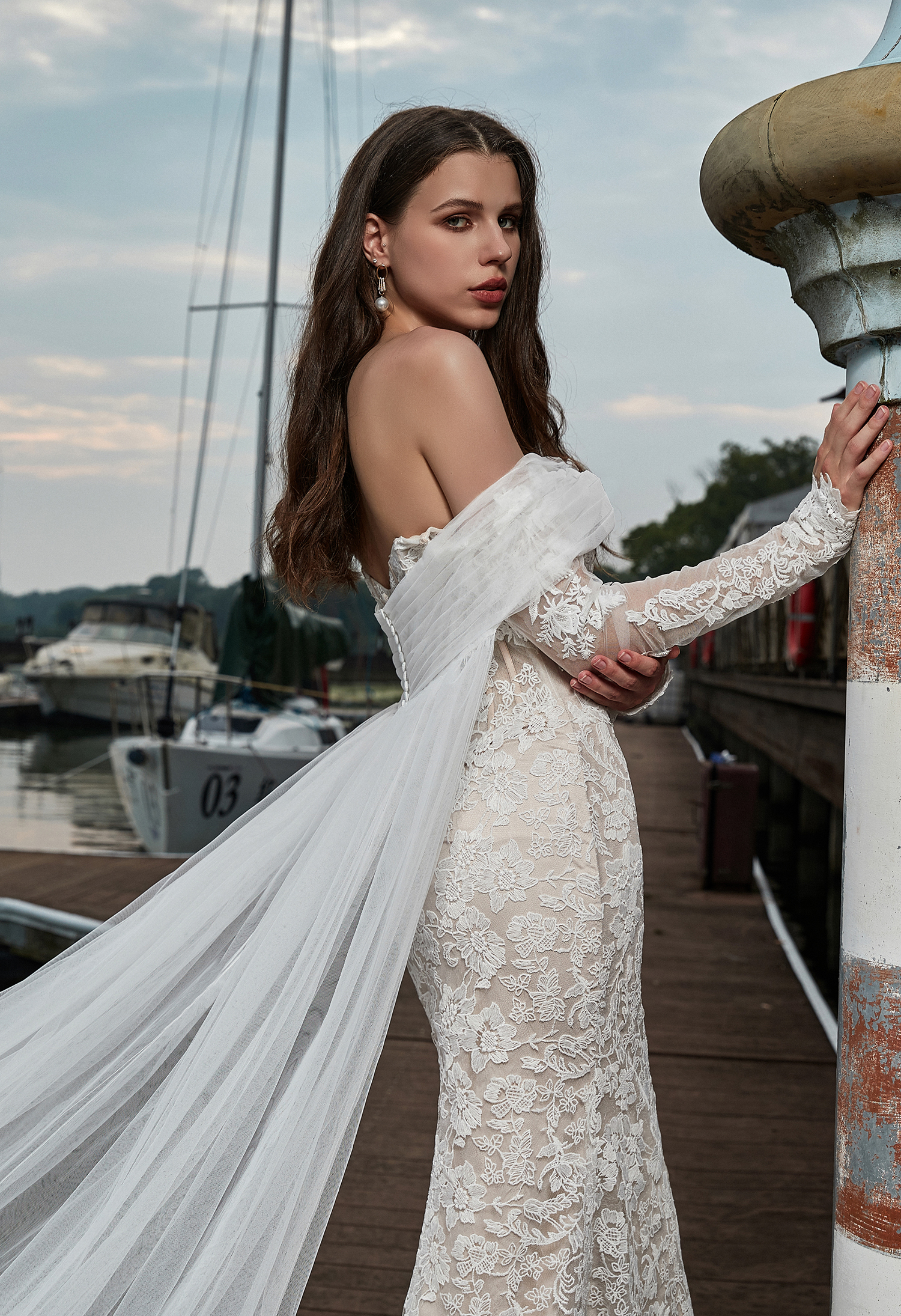 Lace Sweetheart Long Sleeves Mermaid And Hollow Wedding Dress HW3412