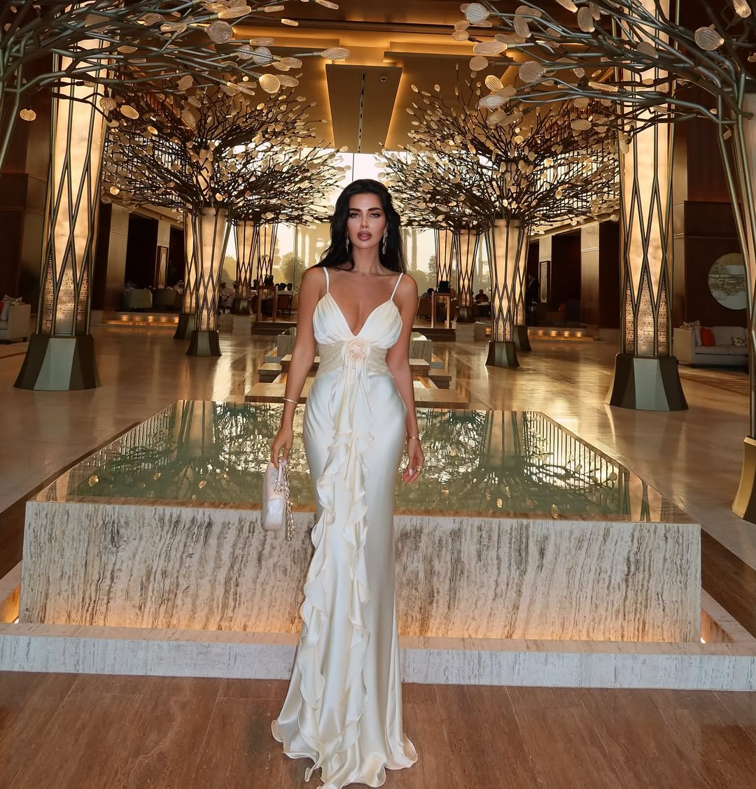 Yvonne Sleeveless V-Neck Flowers Flounce Maxi Dress