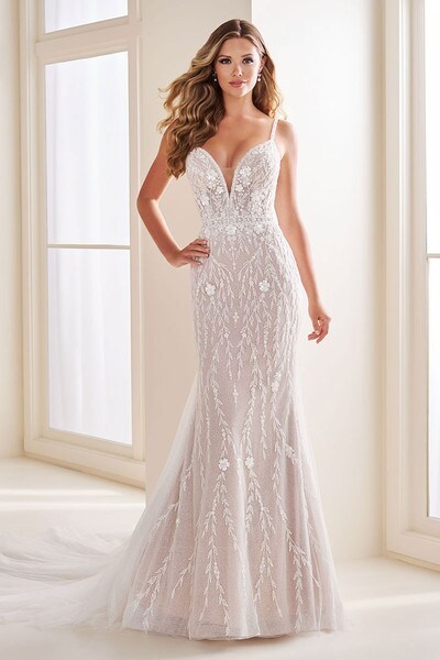 Captivate your beloved in this dreamy floral mermaid gown E608