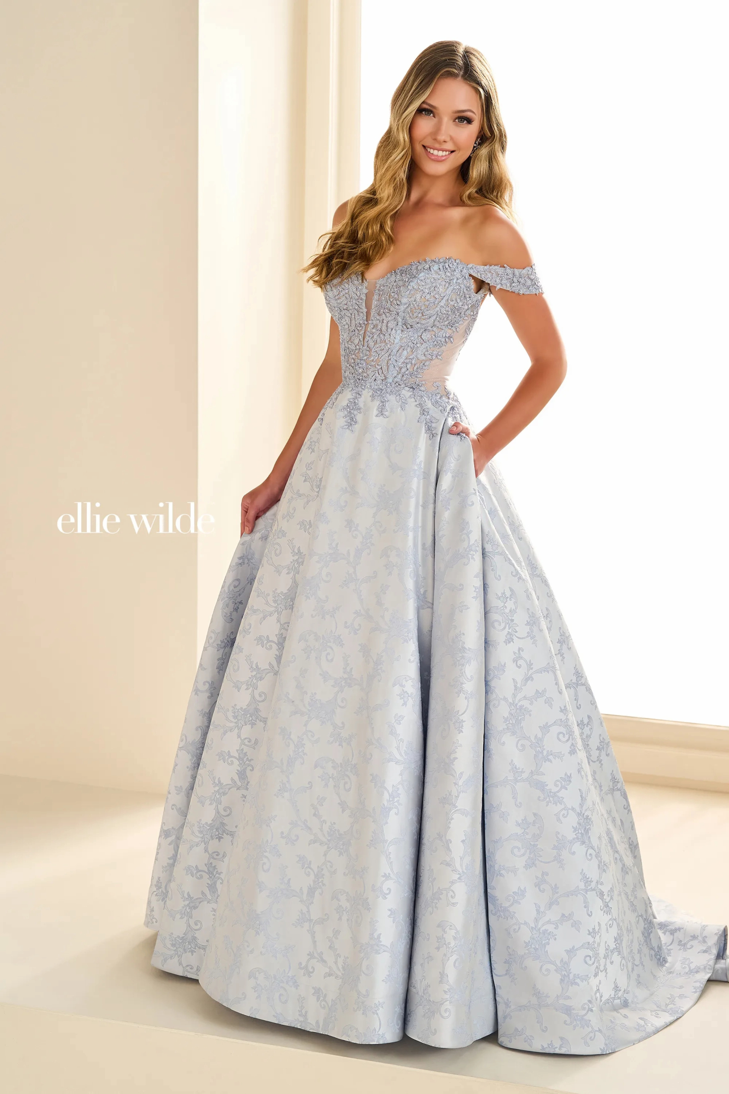 Ball Gown Sweetheart Off-The-Shoulder Lace Appliques Prom Dress With P