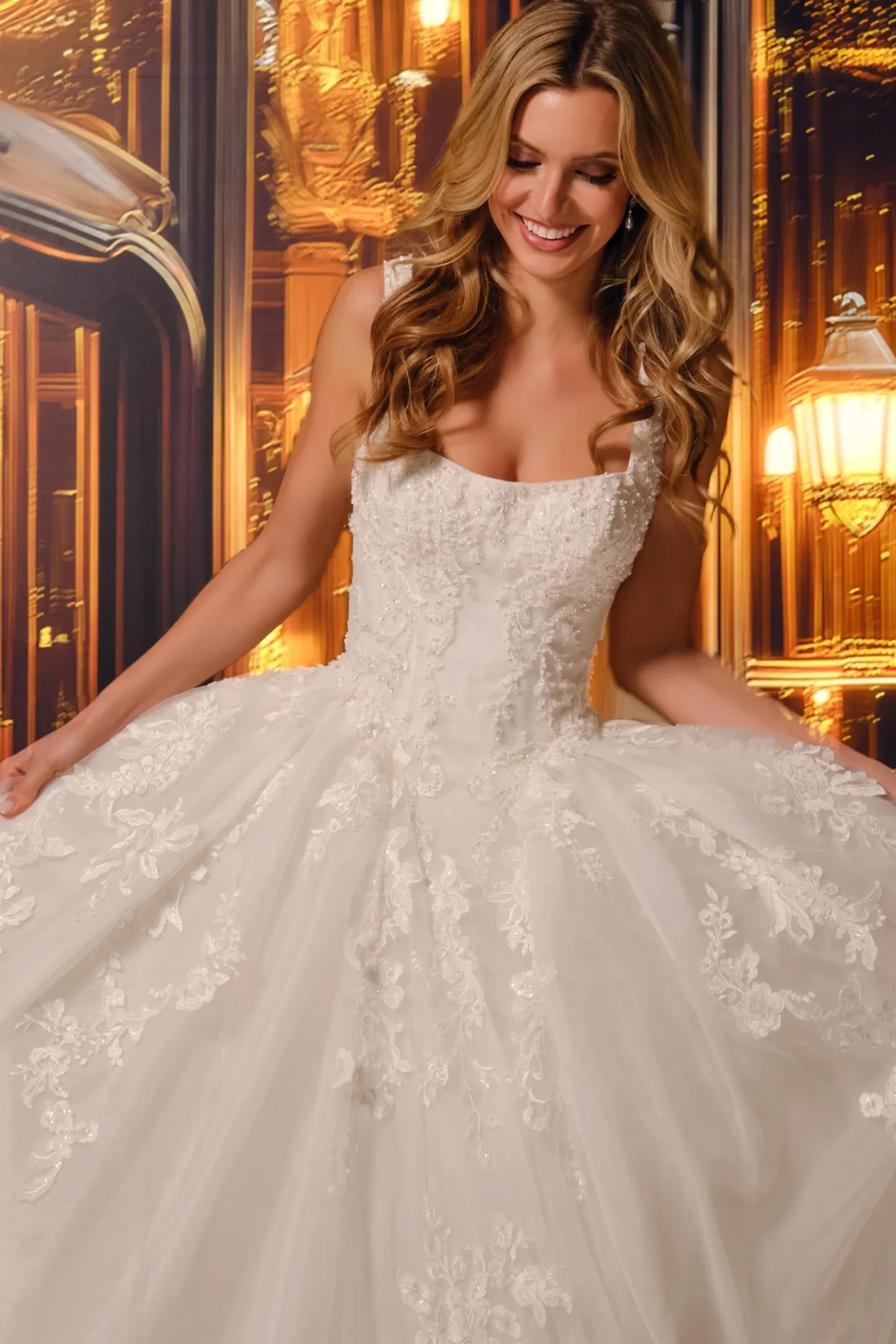 Ball Gown Scoop Lace Appliques Sleeveless Wedding Dress #MT4021