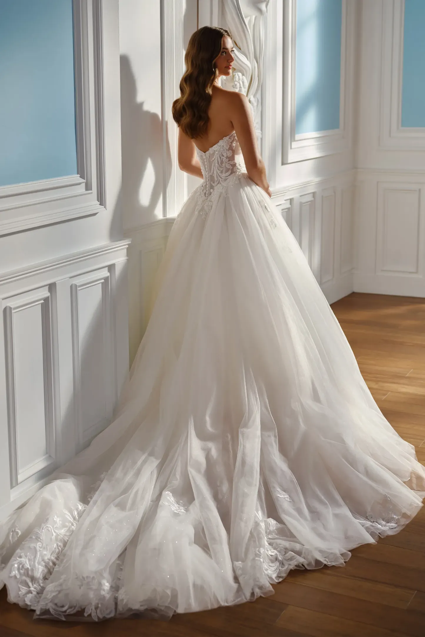 Romantic Strapless Sweetheart Lace Appliques Wedding Dress #MT6022