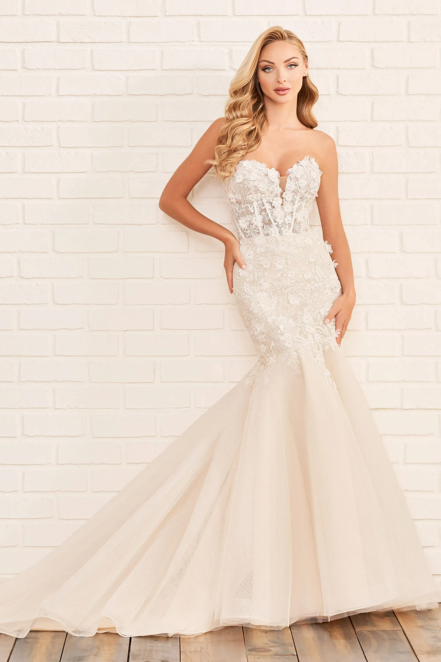Sultry Sweetheart Strapless Lace Appliques Wedding Dress #E534