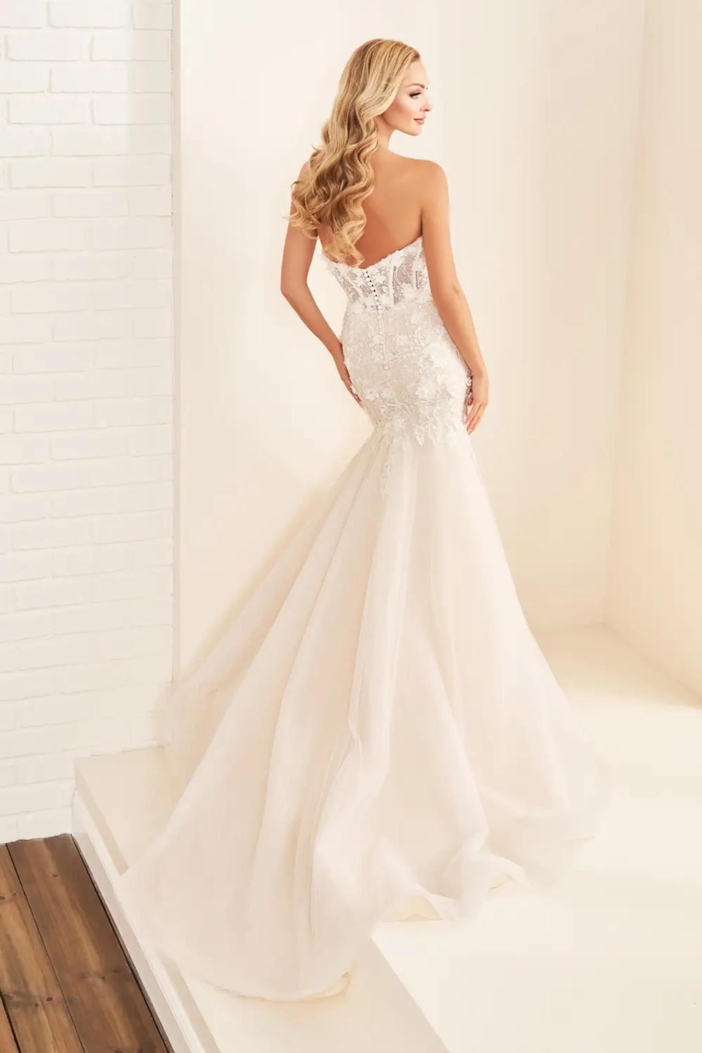 Sultry Sweetheart Strapless Lace Appliques Wedding Dress #E534