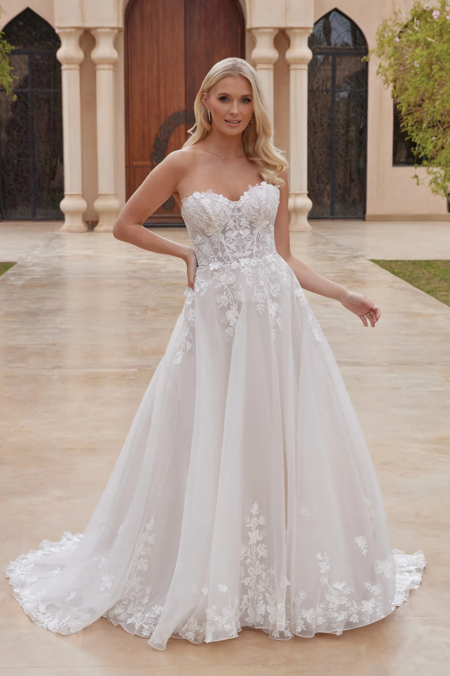 Ball Gown Sweetheart Lace Organza Sweep Train Wedding Dress 44437