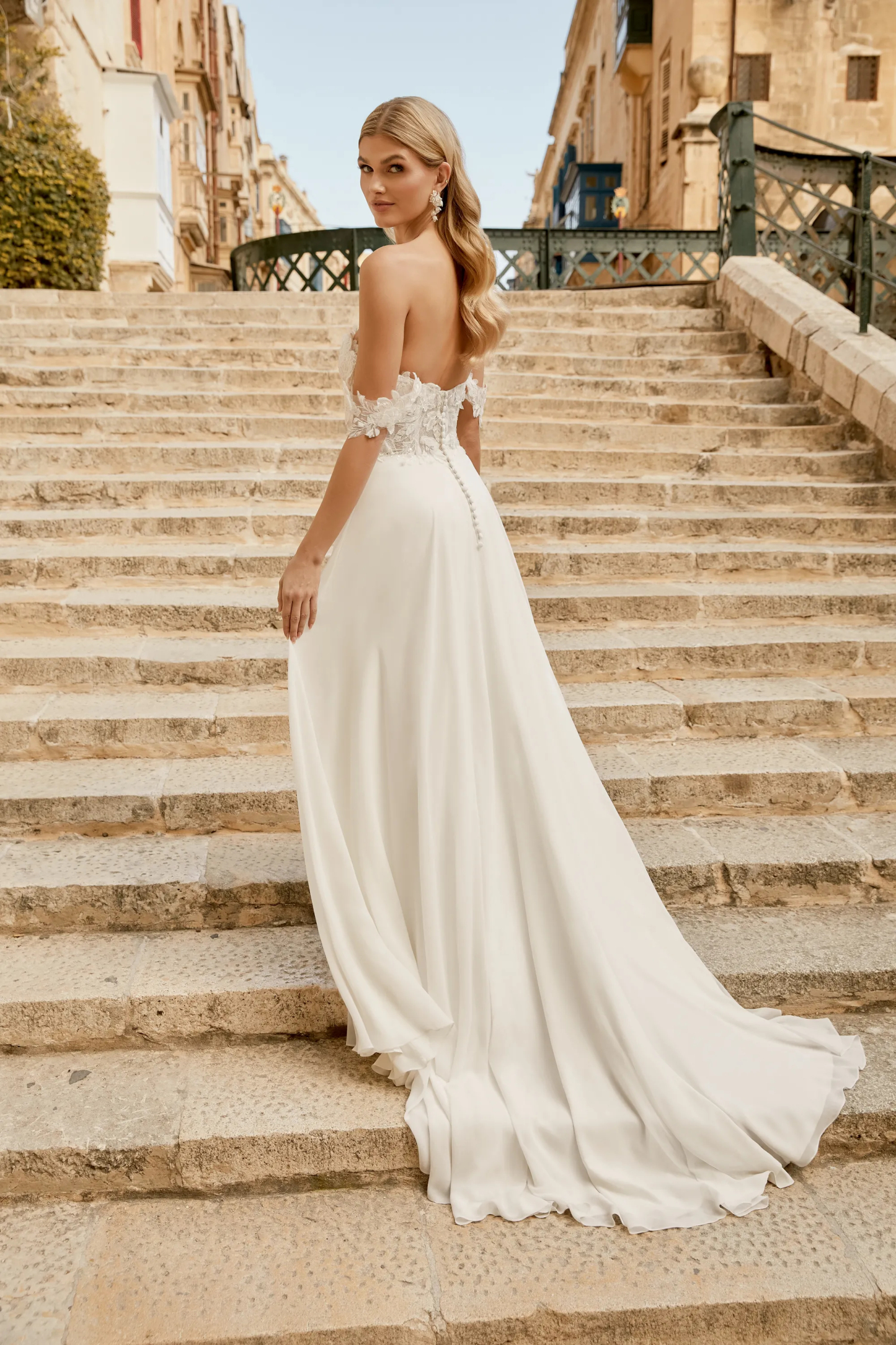 A-Line Sweetheart Chiffon Lace Chapel Length Train Wedding Dress 44485