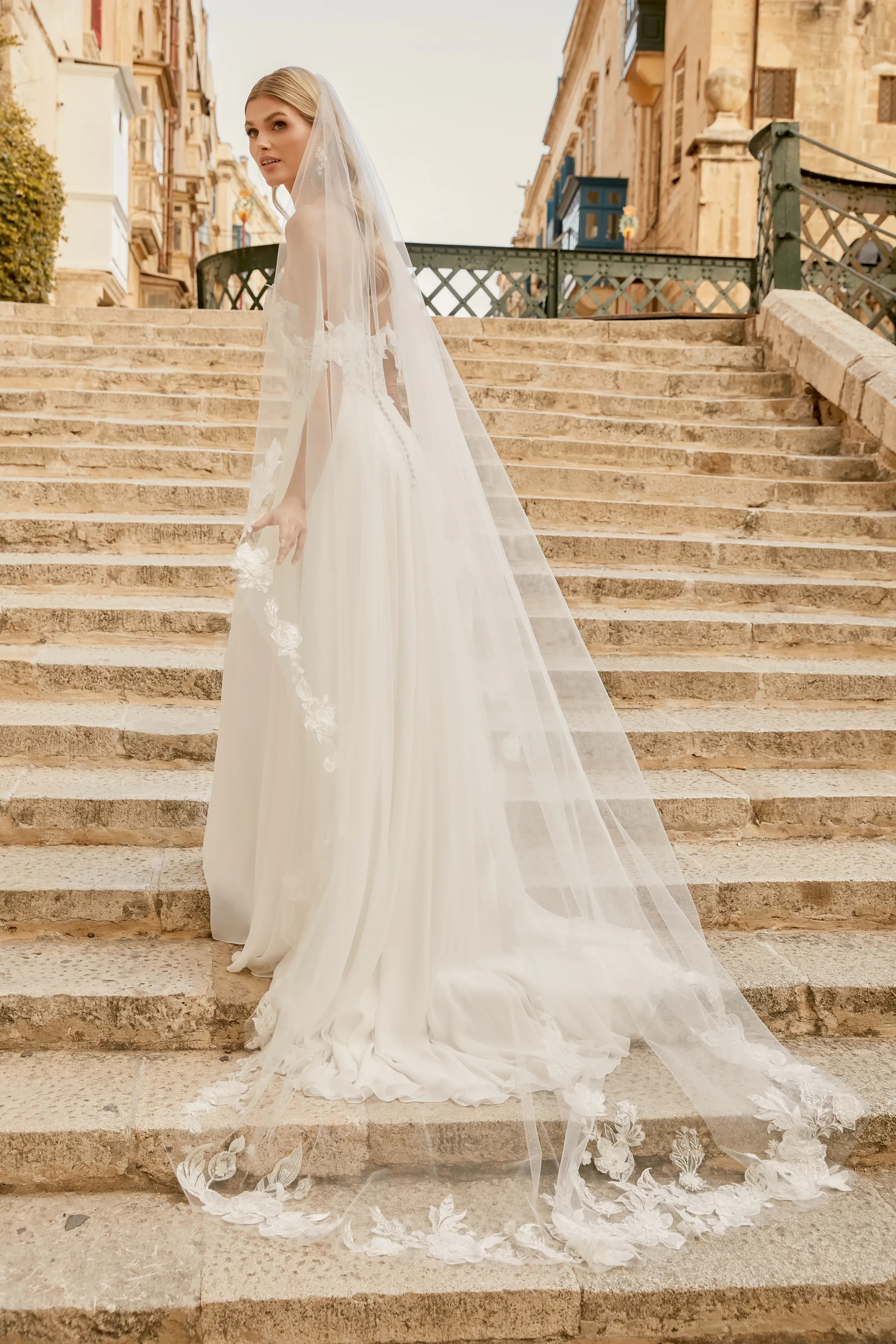 A-Line Sweetheart Chiffon Lace Chapel Length Train Wedding Dress 44485